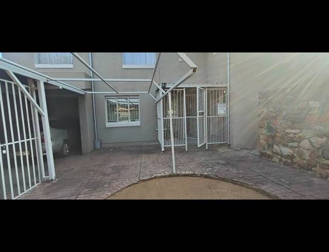4 BEDROOM HOUSE FOR SALE IN ELANDSPOORT